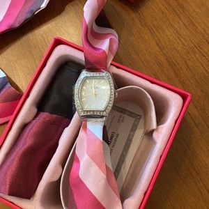 OXOXO watch with 3 cloth changes.